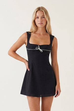 Black Square Neck A-Line Satin Homecoming Dress With Lace-Up Back (3) | SHEISME