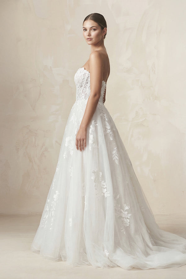 Sweetheart Appliqued A - Line Tulle Wedding Dress in Ivory - SHE IS ME Wedding Dresses